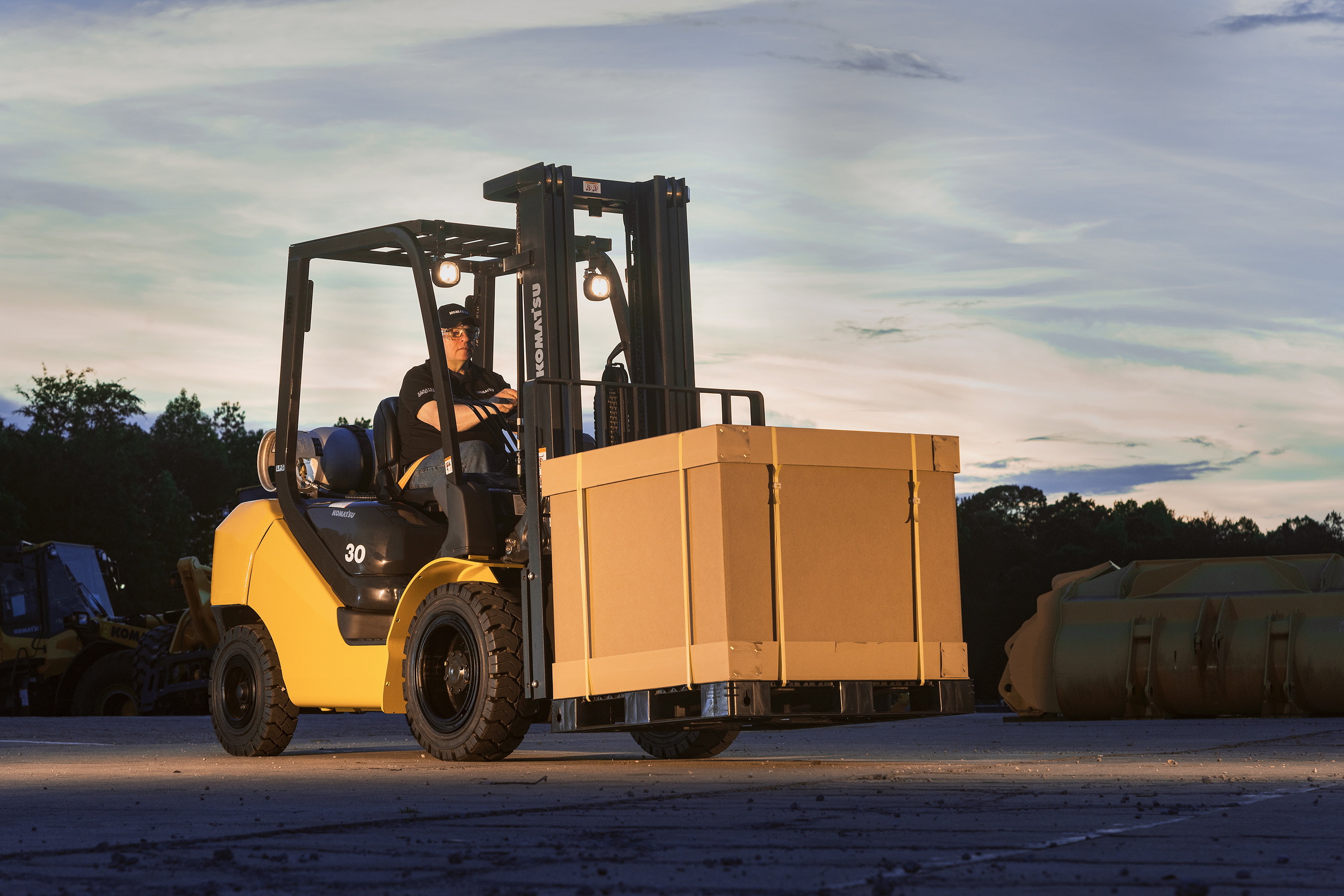PC490 excavator with articulated truck HM400 working