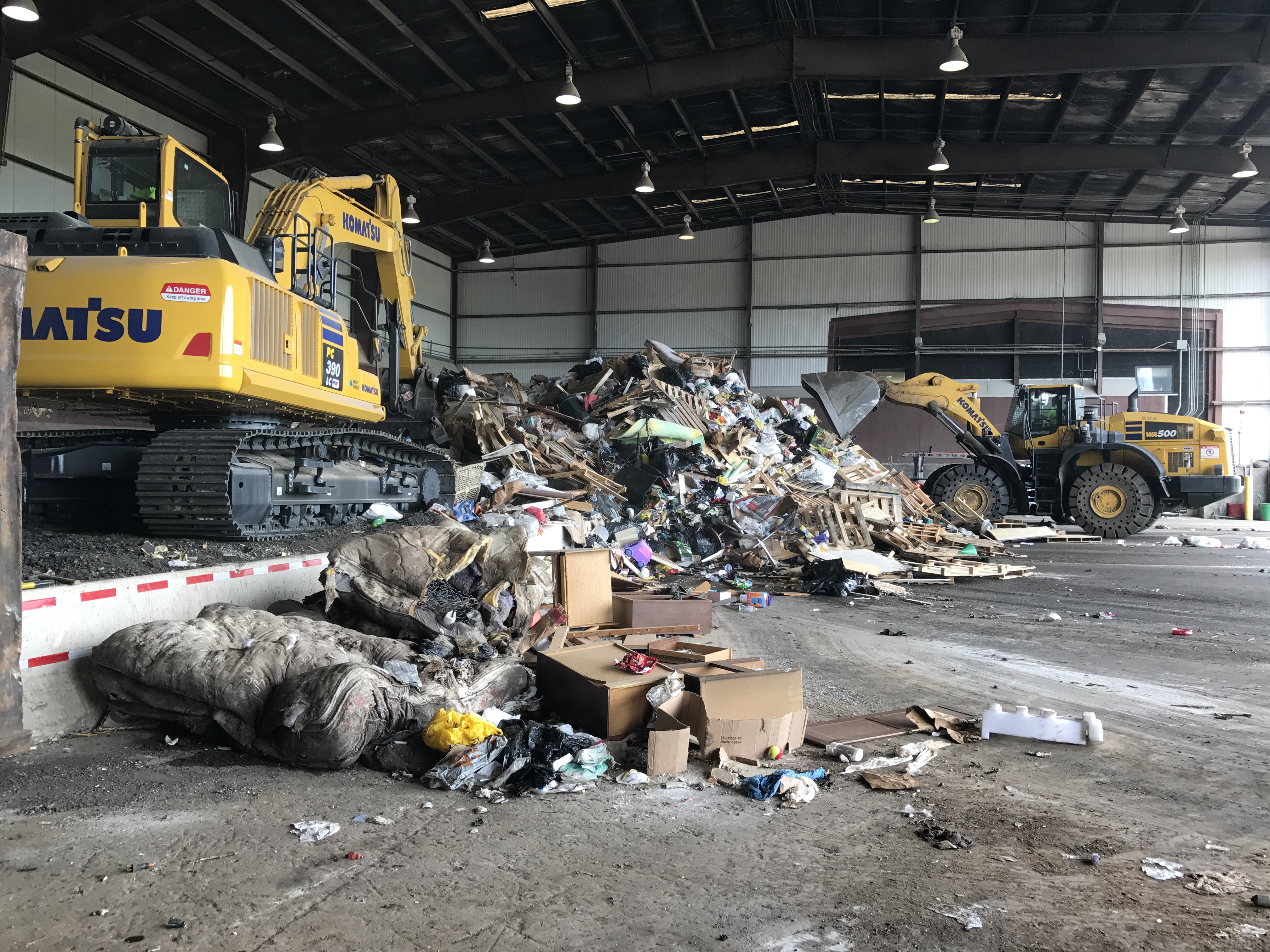 Excavator_PC390LC_Wheel Loader_WA500_WH_waste package_literature link_Inside Cover.jpg