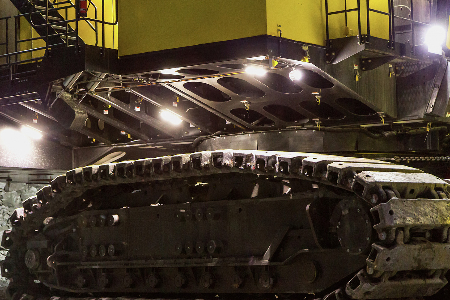 Delta style undercarriage