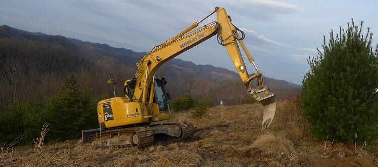 Komatsu excavator prepping earth at GFW event